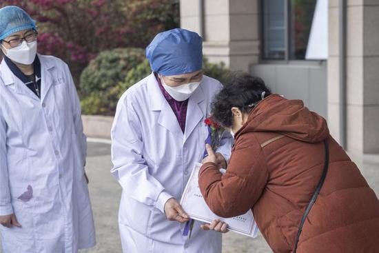 600th cured patient of COVID-19 discharged from east branch of Renmin Hospital of Wuhan University
