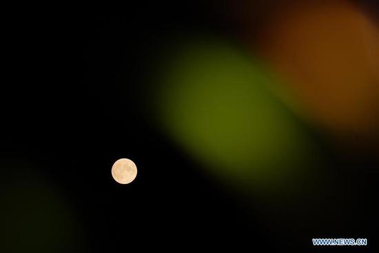  Photo taken on Aug. 3, 2020 shows the full moon in Chengdu, southwest China's Sichuan Province.  The full moon appeared on Monday, which is the fourteenth day on the sixth month of the Chinese lunar calendar.  (Xinhua)