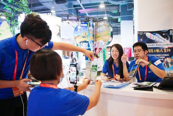 Staff members introduce trip information through live streaming at China Tourism Group booth in the tourism services exhibition area of the 2020 China International Fair for Trade in Services (CIFTIS) in Beijing, capital of China, Sept. 5, 2020. (Xinhua/Pan Siwei)