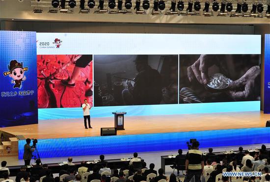 An e-commerce entrepreneur who went back to his hometown after graduation shares his story during the 8th China Taobao Village Summit Conference in Suning County, north China's Hebei Province, Sept. 26, 2020. The 8th China Taobao Village Summit Conference was held in Suning on Saturday. The Taobao Villages are rural e-commerce hubs that feature Alibaba's logistics, service and training to encourage farmers to engage in online sales of farm produce and local specialties. With 17 Taobao Villages and 9 Taobao Towns, Suning has a total of over 21,000 e-commerce online stores, achieving a yearly revenue of nearly 10 billion yuan (about 1.47 billion U.S. dollars). (Xinhua/Zhu Xudong)