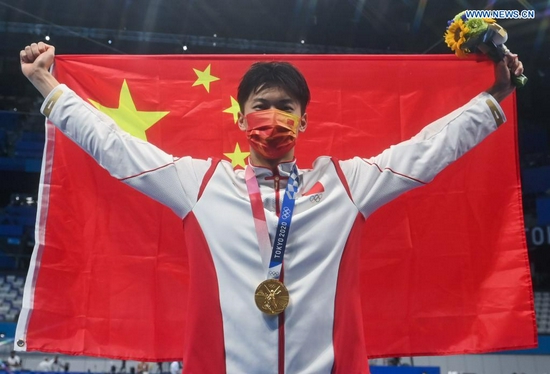 Wang Shun of China poses after the awarding ceremony for the men's 200m individual medley final of swimming at the Tokyo 2020 Olympic Games in Tokyo, Japan, July 30, 2021. (Xinhua/Du Yu)