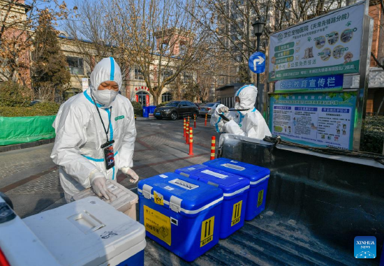 Medical workers transport boxes containing swab samples for nucleic acid tests at a COVID-19 testing site in north China's Tianjin, Jan. 15, 2022. North China's Tianjin Municipality launched the third round of citywide nucleic acid testing at 7 a.m. Saturday. (Xinhua/Sun Fanyue)