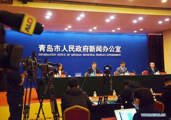 A press conference is held by the Information Office of Qingdao Municipal People's Government in Qingdao, east China's Shandong Province, Dec. 2, 2020. One new asymptomatic case of COVID-19 was found Tuesday in the city of Qingdao, local authorities said Wednesday. The case came after the city reported one asymptomatic carrier on Tuesday. The newly found female carrier surnamed Li is the elder sister of the first case. They live in the same residential compound in the city of Jiaozhou. So far, Qingdao has a total of two asymptomatic cases and has established 594 close contacts. Local health authorities have taken samples from over 1,600 people related to the cases for nucleic acid tests, and all results are negative. (Xinhua/Li Ziheng)