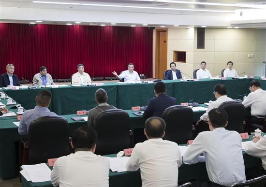 Chinese Premier Li Keqiang, also a member of the Standing Committee of the Political Bureau of the Communist Party of China Central Committee, chairs a symposium at the Bank of Communications on financial support for the real economy in east China's Shanghai, Sept. 21, 2020. Li made an inspection tour in Shanghai from Monday to Tuesday. (Xinhua/Wang Ye)