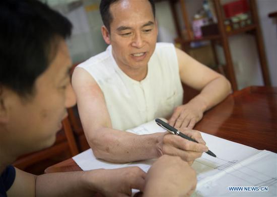 凤凰平台开户注册 3 龙泉剑非物质文化遗产传承人的故事 3