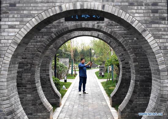 A man visits the garden expo park in Handan, north China's Hebei Province, Sept. 23, 2020. The fourth garden expo of Hebei Province has kicked off in Handan recently. The garden expo park was turned from an industrial wasteland. (Xinhua/Wang Xiao)