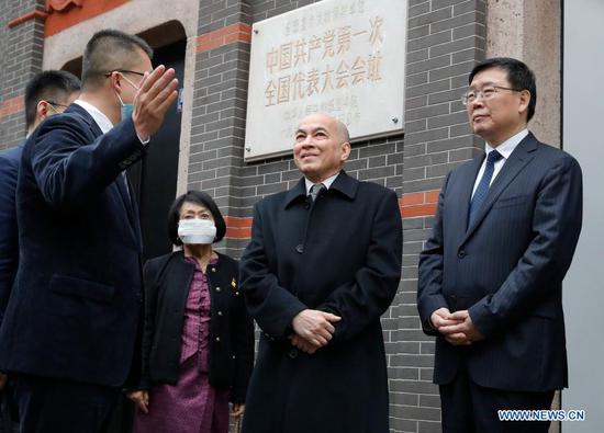 Cambodian King Norodom Sihamoni (2nd R) visits the site of the first national congress of the Communist Party of China (CPC) in Shanghai, east China, on March 16, 2021. Sihamoni arrived in Shanghai by plane on Monday morning. (Xinhua/Gao Feng)