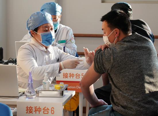 People are inoculated with the COVID-19 vaccines at a healthcare center in Honglian Community in Xicheng District of Beijing, capital of China, Jan. 3, 2021. Beijing has started administering COVID-19 vaccines among specific groups of people with higher infection risks. (Xinhua/Zhang Chenlin)