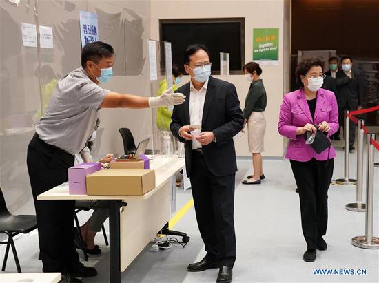 Staff members of the Liaison Office of the Central People's Government in the Hong Kong Special Administrative Region (HKSAR) receive COVID-19 screening testing in Hong Kong, south China, Sept. 1, 2020. (Xinhua/Li Gang)