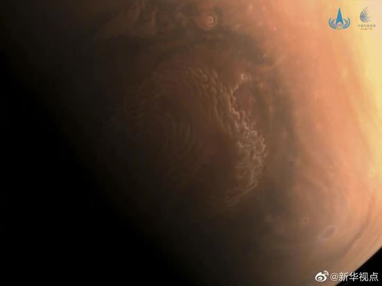 The color image is of the red planet's North Pole region taken by the medium-resolution camera.（Photo provided by CNSA）