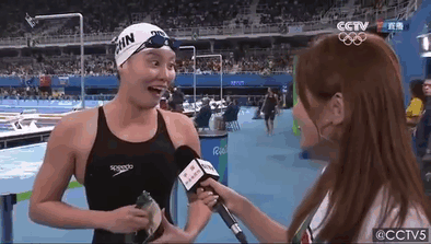 Fu Yuanhui takes an interview at Rio