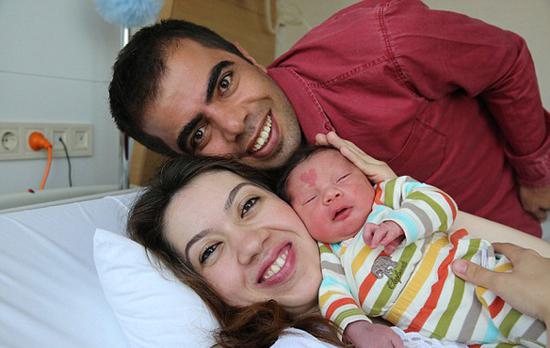 Turkish boy Çinar Engin was born with a heart-shaped mark. He soon became famous as people call him the “baby of love”.