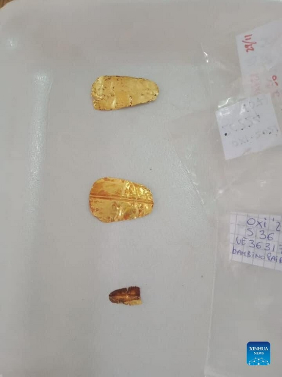 The undated photo shows golden cultural relics unearthed from an ancient tomb in Minya Governorate, Egypt. A Spanish archaeological mission discovered two adjacent tombs in Upper Egypt's Minya Governorate dating back to the Saite Dynasty (664-525 BC), the Egyptian Ministry of Tourism and Antiquities announced on Sunday. (Egyptian Ministry of Tourism and Antiquities/Handout via Xinhua)