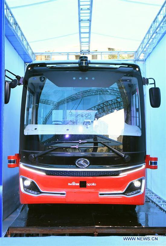 An L4 autonomous bus makes its debut during the launching ceremony in southwest China's Chongqing Municipality, Sept. 17, 2020. A medium-sized bus equipped with autonomous driving technologies made its debut Thursday in Chongqing Municipality, a vehicle-manufacturing powerhouse in southwestern China. The L4 autonomous bus was a joint effort of Baidu Apollo and domestic bus manufacturer King Long. At the same time, Baidu obtained 10 license plates to allow road tests for self-driving vehicles with passengers issued by the municipal government. (Xinhua/Wang Quanchao)