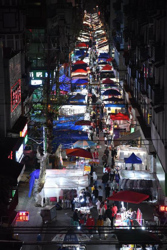 Photo taken on March 29, 2021 shows a night market in Wuhan, central China's Hubei Province. (Xinhua/Cheng Min)