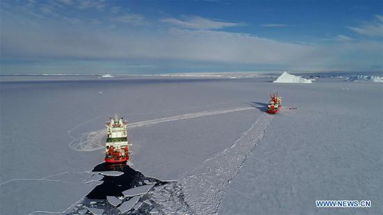 凤凰平台开户注册 4 中国破冰船雪龙号和雪龙2号在中国中山站附近海域 4