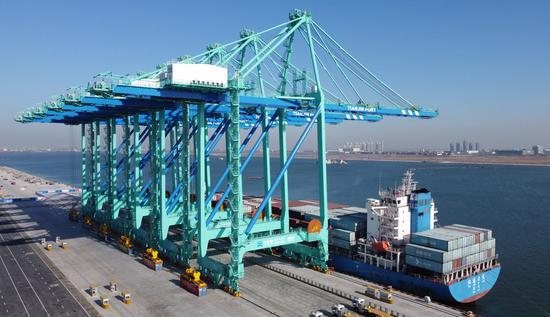 Photo taken on Jan. 17, 2021 shows a smart container terminal at Tianjin Port in north China's Tianjin Municipality. (Xinhua/Zhao Zishuo)