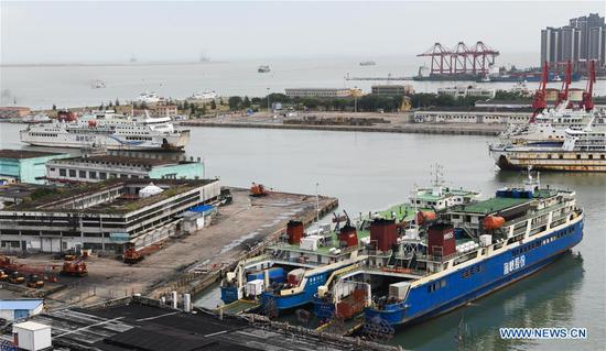 Passengers and vehicles get on a ro-ro ship at Xiuyinggang Ferry Terminal in Haikou, south China's Hainan Province, Aug. 2, 2020. Typhoon Sinlaku, the third one of this year, is heading northwestward at about 15 km per hour and is expected to land on the northern coast of Vietnam at around Sunday noon, China's National Meteorological Center said. (Xinhua/Yang Guanyu)