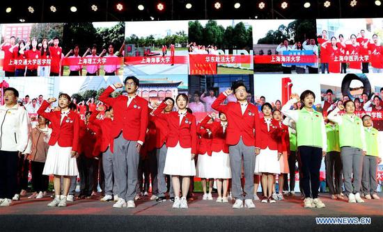 Volunteers of the third China International Import Expo (CIIE) attend an oath-taking ceremony at the National Exhibition and Convention Center in Shanghai, east China, Oct. 18, 2020. Over 4,800 people were sworn in as volunteers and went on duty on Sunday for the upcoming third China International Import Expo (CIIE). (Xinhua/Liu Ying)