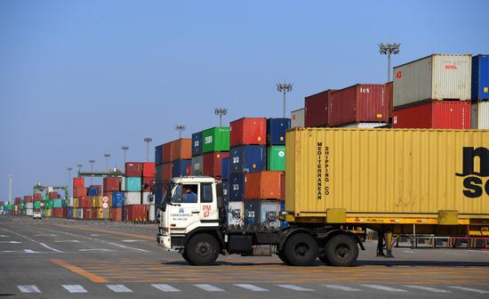 A container truck pulls through the Pacific international container terminal at the Tianjin Port of north China's Tianjin Municipality, Jan. 11, 2021. (Xinhua/Zhao Zishuo)