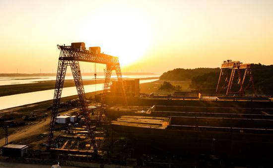 Photo taken on Jan. 1, 2021 shows a view of the shipbuilding yard of Duchang Shipyard Co., Ltd. in Duchang County of Jiujiang City, east China's Jiangxi Province. (Photo by Fu Jianbin/Xinhua)