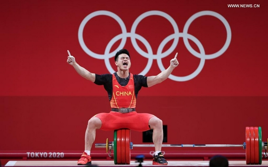 Shi Zhiyong of China reacts during the men's 73kg weightlifting event of the Tokyo 2020 Olympic Games in Tokyo, Japan, July 28, 2021. (Xinhua/Yang Lei)