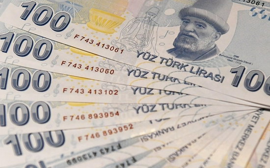 Photo taken on Dec. 17, 2021 shows some Turkish lira in Istanbul, Turkey. (Xinhua/Shadati)