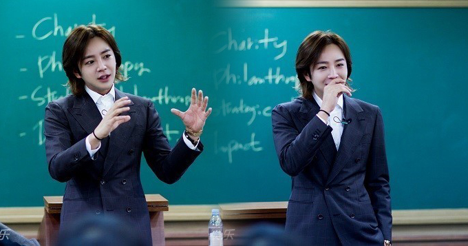 最帅教授！张根硕回母校授课 颜值回归帅气登台