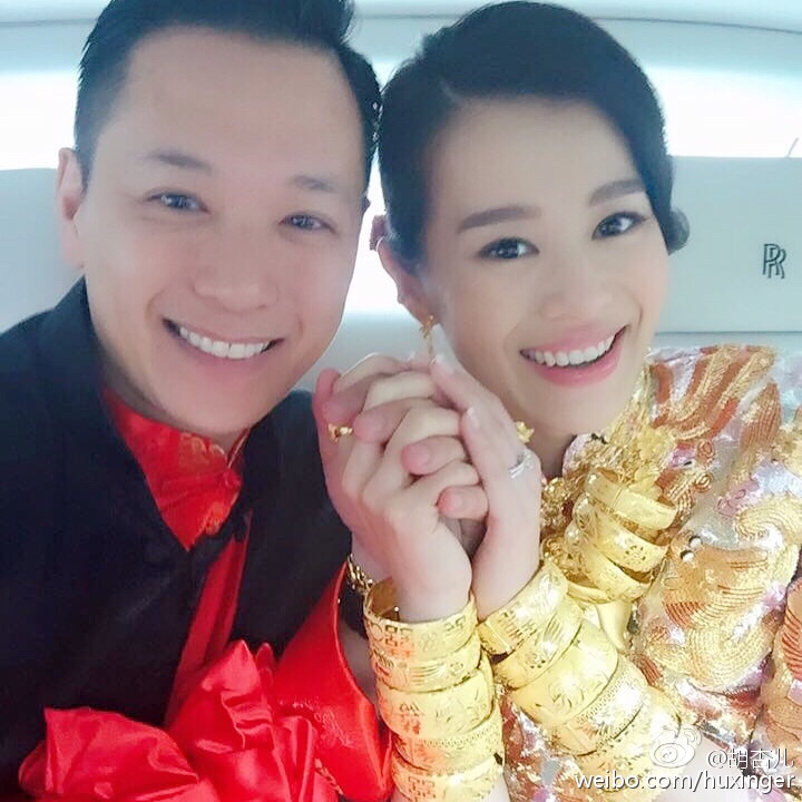 胡杏儿与老公合影