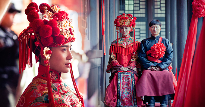 《少帅》曝文章宋佳民国大婚照 妆容复古