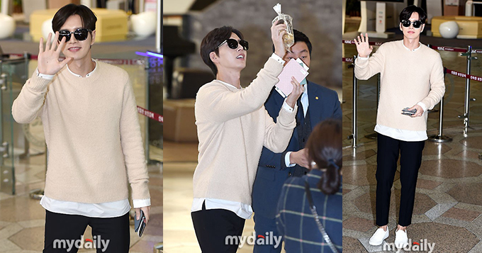 韩星朴海镇赴京宣传 举粉丝礼物超可爱