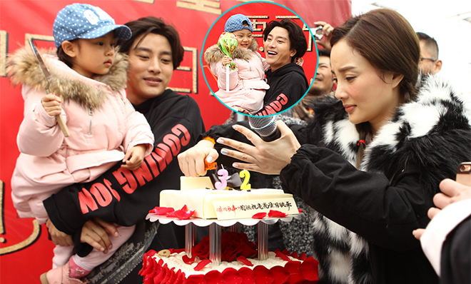 32岁贾乃亮片场庆生 李小璐携甜馨现身送爱的惊喜