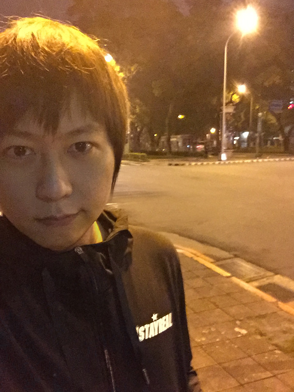 阿信晒夜游自拍找灵感：把它们抓回来(图)