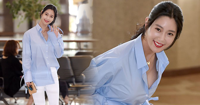 组图：韩D奶女星Clara现机场 频频鞠躬侧露雪乳