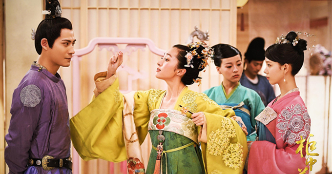 《柜中美人》曝周渝民剧照 深陷情感迷局