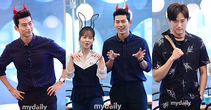 韩星金所炫宣传新剧送咖啡 变可爱兔女郎