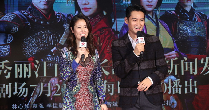 组图:林心如现身腹部似隆起 穿细高跟不忌讳