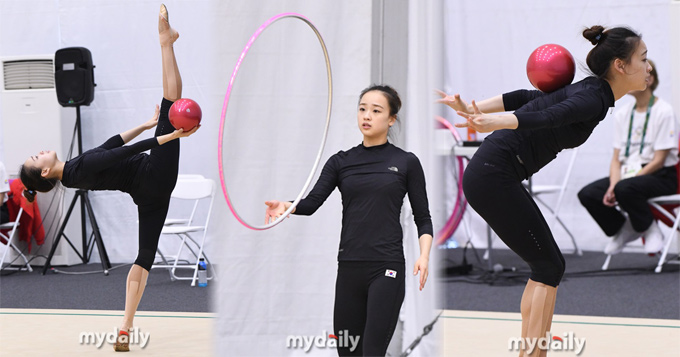 组图：韩国体操一姐孙妍在训练 劈叉备战奥运会