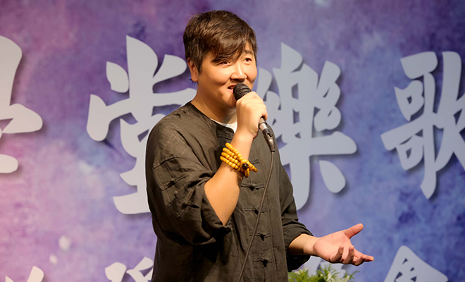 孙楠办《学堂乐歌》签售会 收入全数捐赠