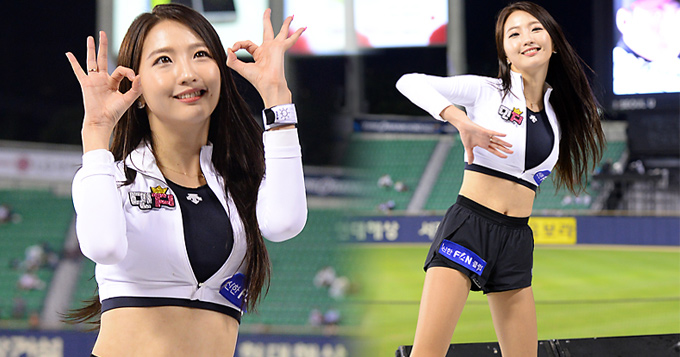 组图:韩国棒球啦啦队秀纤腰 酒窝美女圆脸可爱