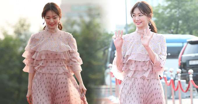 衣服没选对？申敏儿亮相红毯疑发福 纱裙包裹身形壮硕