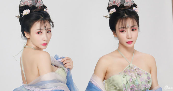 柳岩着薄纱肚兜秀美背 上围丰满性感撩人