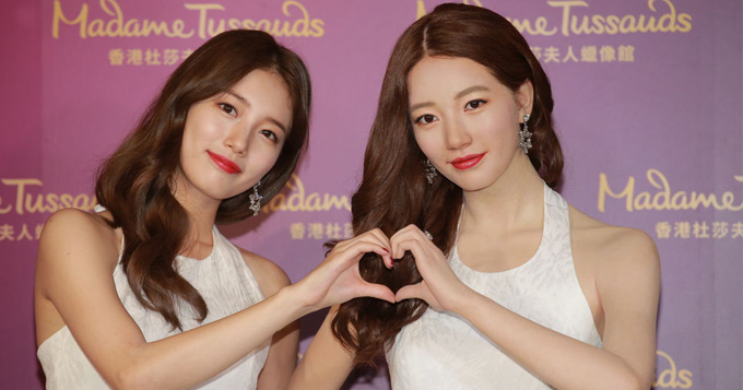 秀智入驻香港杜莎夫人 见到蜡像激动捂脸 