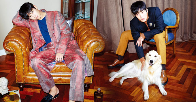 组图:池昌旭登中国杂志封面 和狗狗同款表情