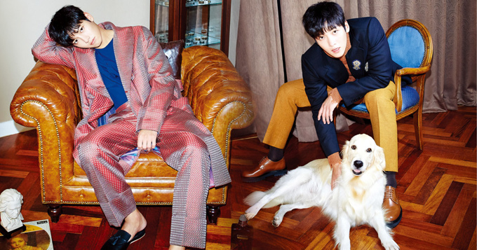 又帅又萌！池昌旭和狗狗同款表情