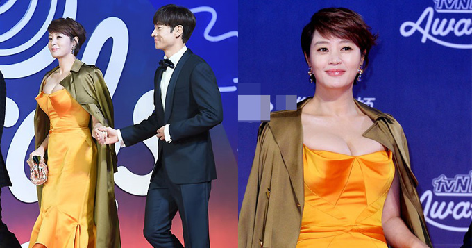 tvN颁奖礼《信号》 46岁金惠秀爆乳吸睛