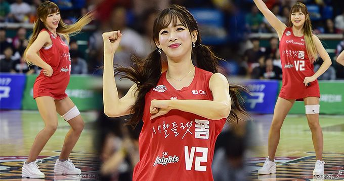 韩国篮球宝贝仅穿背心热舞 下衣失踪秀腿