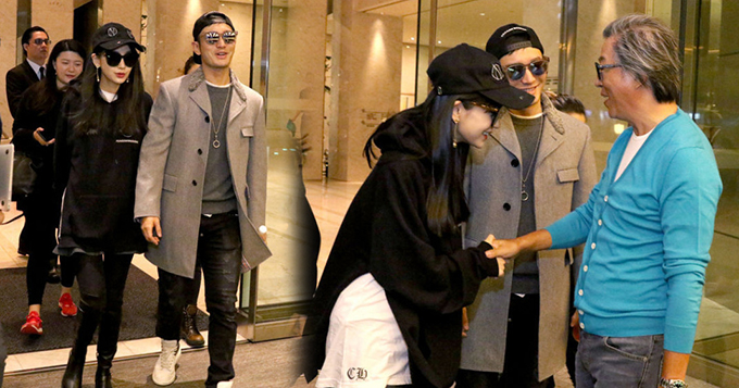 黄晓明夫妇合体现身 baby挺孕肚身材纤细