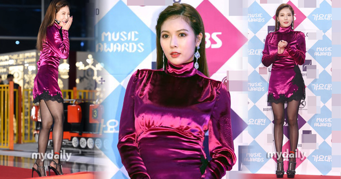 泫雅SBS歌谣大典穿黑丝 蕾丝裹酥胸纤腰