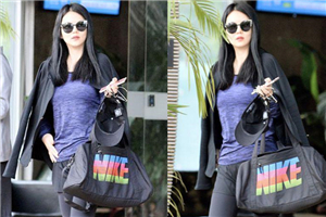 李湘瘦身有成紧身裤秀身材 素颜皮肤好